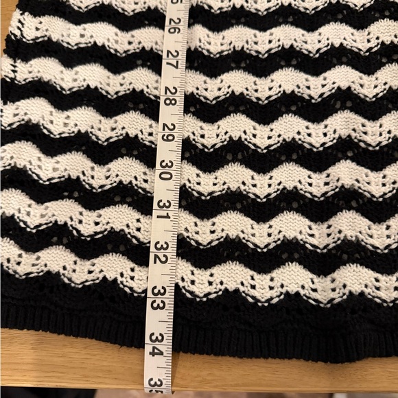 Black and White Chevron Knit Set - Picture 12 of 12